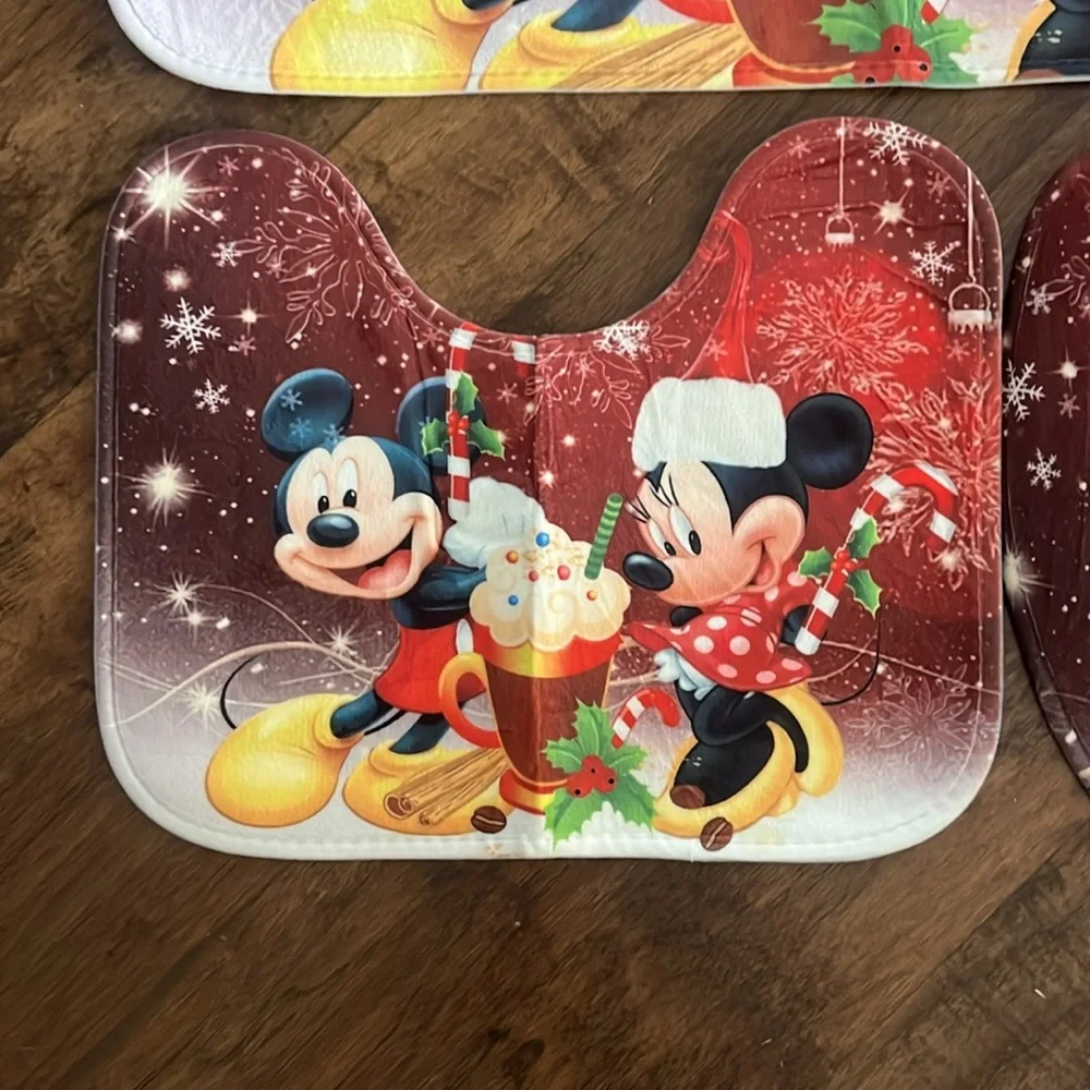 Disney Festive/ Christmas Mickey and Minnie Red Bathroom Set